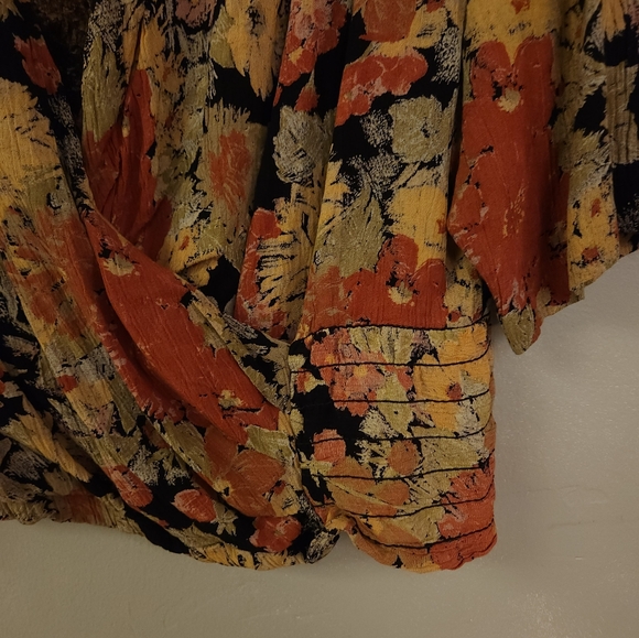 Vintage 1980s Cropped Floral Blouse - Picture 7 of 13